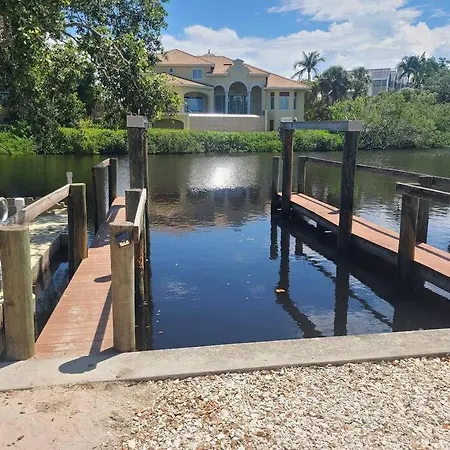Dolphin Updated Cottage On River - 1 Mile To Beach Kitchen Washer Dryer Bonita Springs Extérieur photo