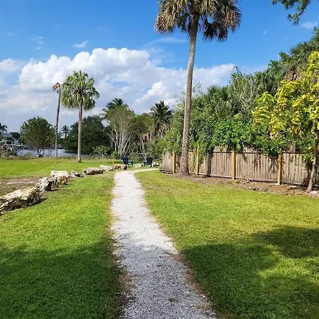 Dolphin Updated Cottage On River - 1 Mile To Beach Kitchen Washer Dryer Bonita Springs Extérieur photo