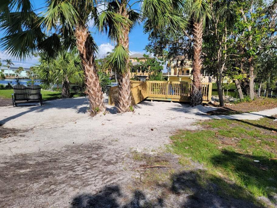 Dolphin Updated On River - 1 Mile To Kitchen Washer Dryer Hébergement de vacances Bonita Springs