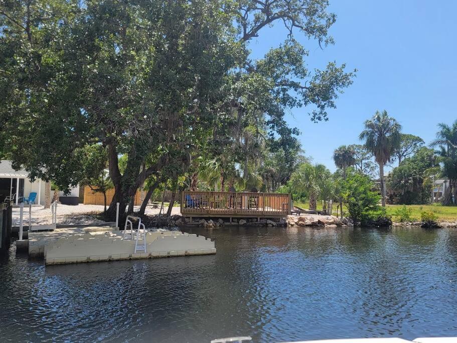 Dolphin Updated On River - 1 Mile To Kitchen Washer Dryer * Bonita Springs