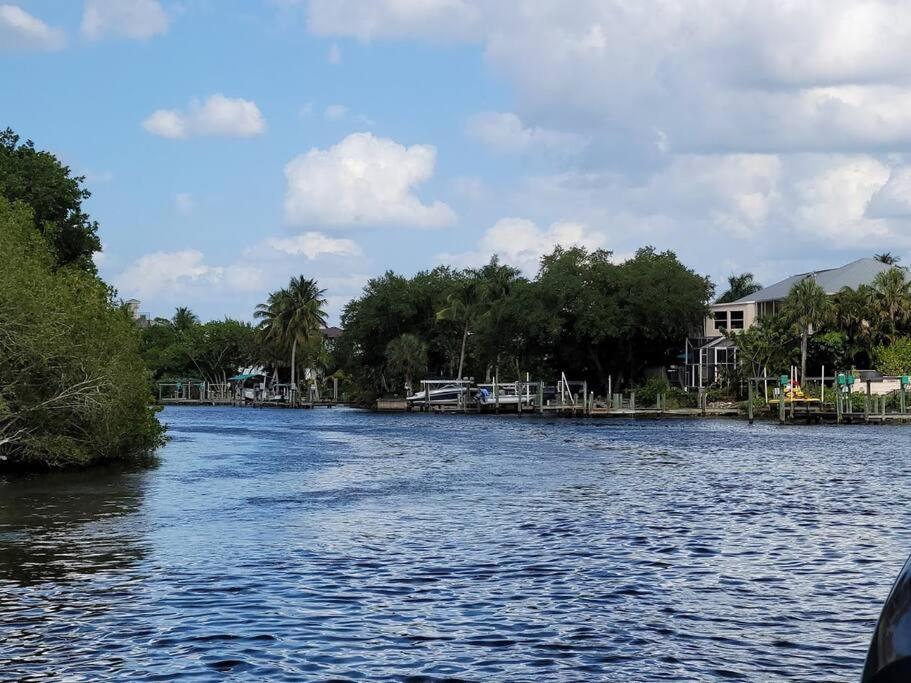 Dolphin Updated On River - 1 Mile To Kitchen Washer Dryer