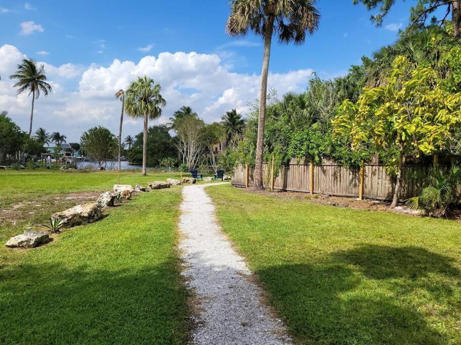 Dolphin Updated On River - 1 Mile To Kitchen Washer Dryer * Bonita Springs