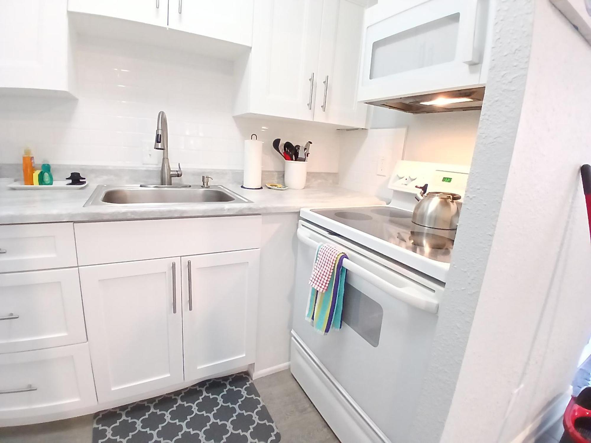 Dolphin Updated On River - 1 Mile To Kitchen Washer Dryer